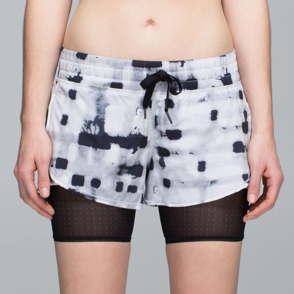 Lululemon Women's Hot To Street Shorts - White/Black - Picture 1 of 8